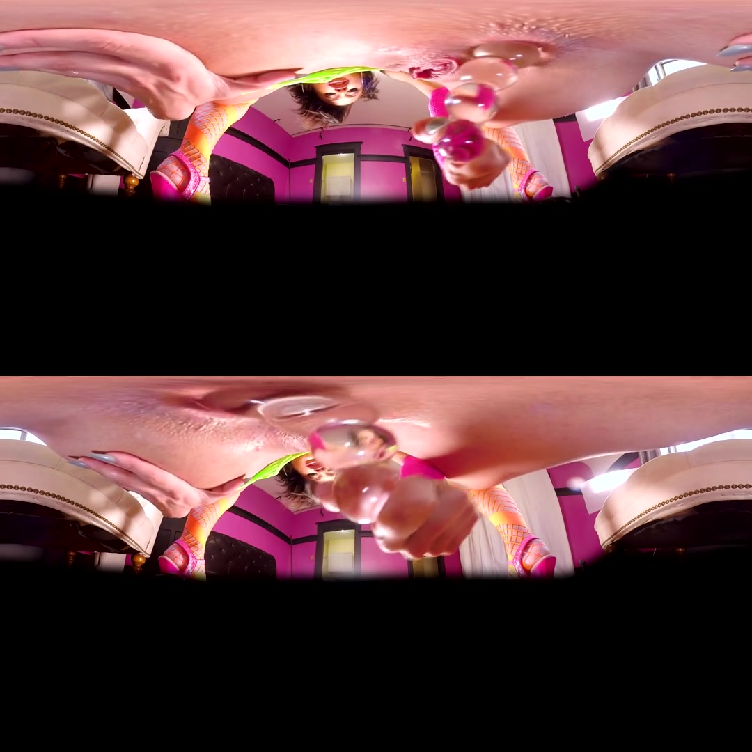 Holly Hendrix in Holly Hendrix Upskirt - HoloGirlsVR