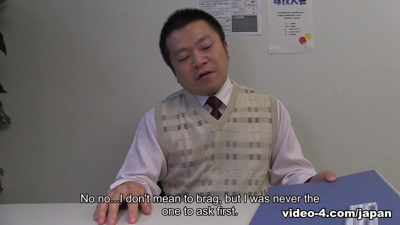 Sayaka Aishiro is shy to meet a guy in the toilet - JapanHDV