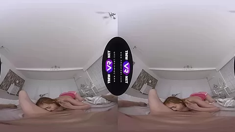 Red Bird in Ginger Pussy Wake-up Call - TmwVRNet