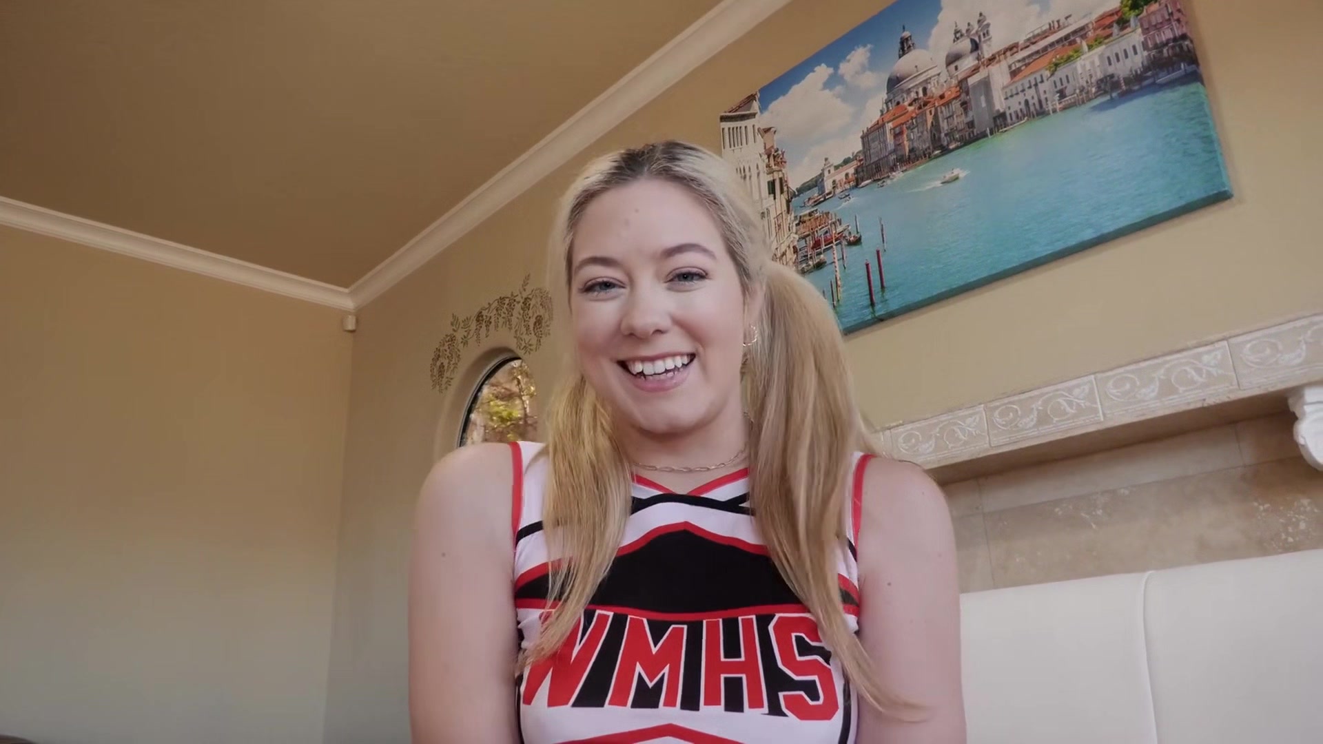 Cheerleader River Lynn Has A Big Booty