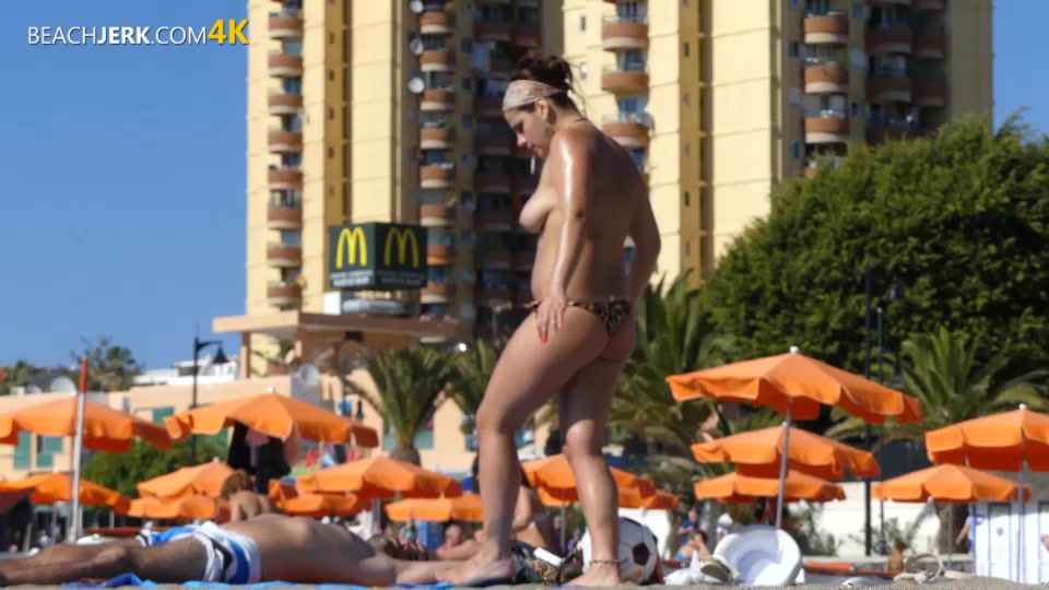 Big Tits Girlfriend - BeachJerk