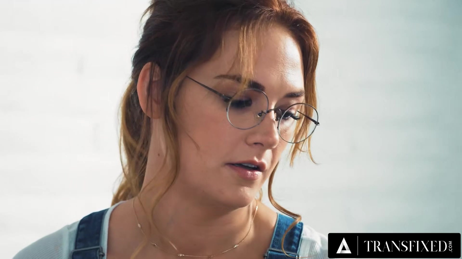 TRANSFIXED - Siri Dahl Gets Seduced By Sexy Trans Muse Daisy Taylor - PORTUGUESE SUBTITLES