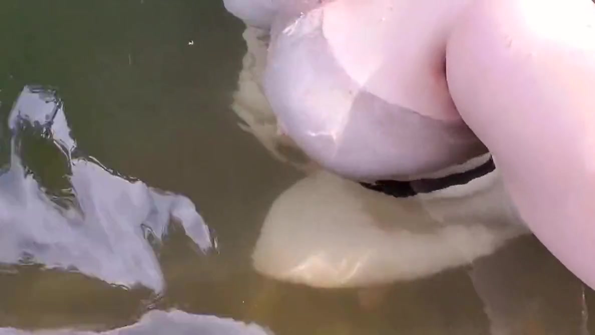 Busty Bbw Bouncy Bathing Beauty