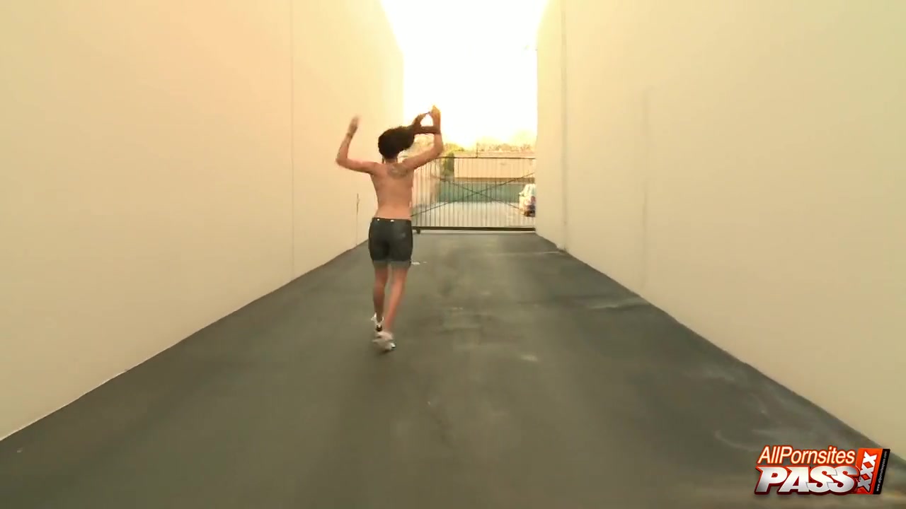 Gianna Michaels In Gianna Teasing Us Her Big Boobies On The Alleyway