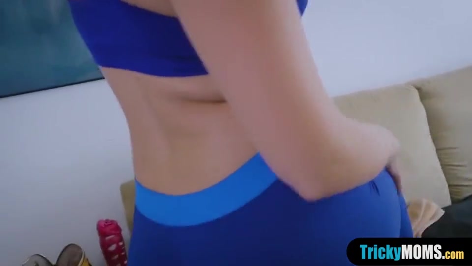 Vanessa Cage In Big-breasted Mature Yoga Stepmom Ends Her Workout Wi