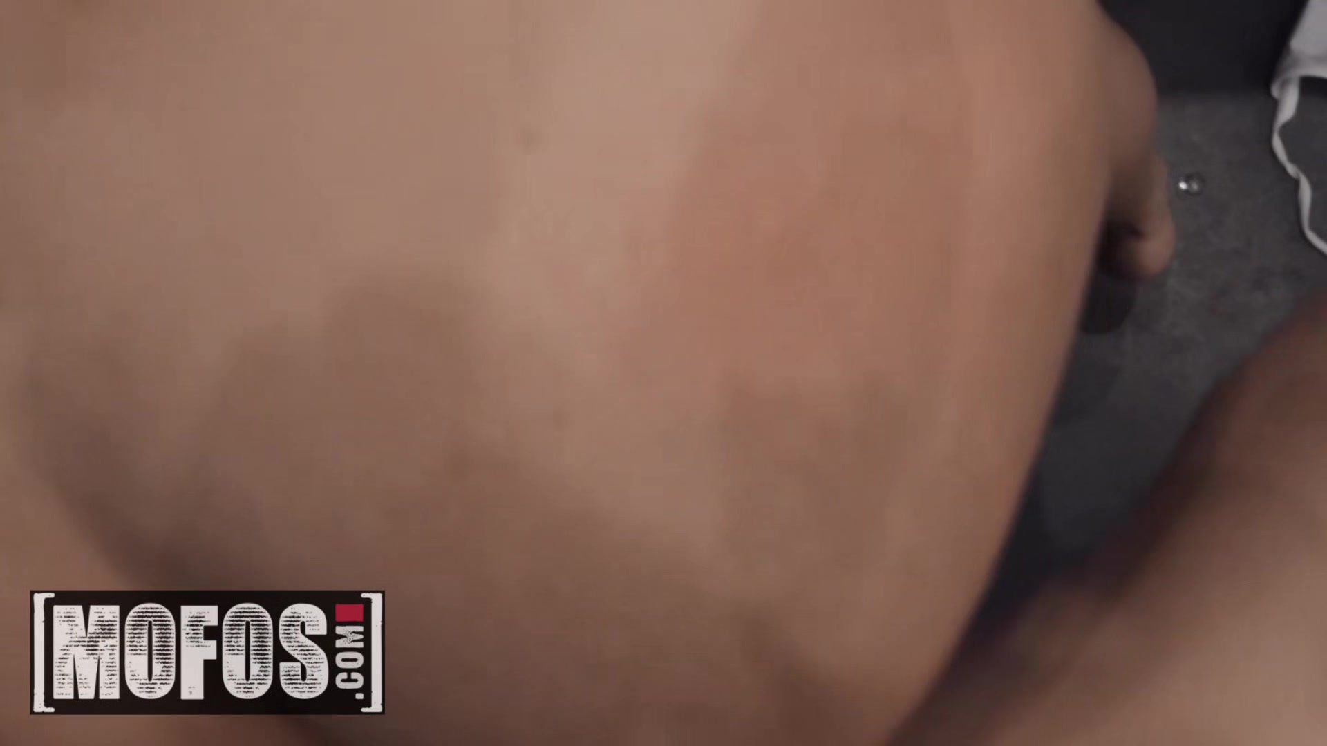 MOFOS - Linda Del Sol, Tommy Cabrio - Wash This Dick
