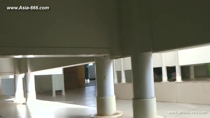 chinese girls go to toilet.109