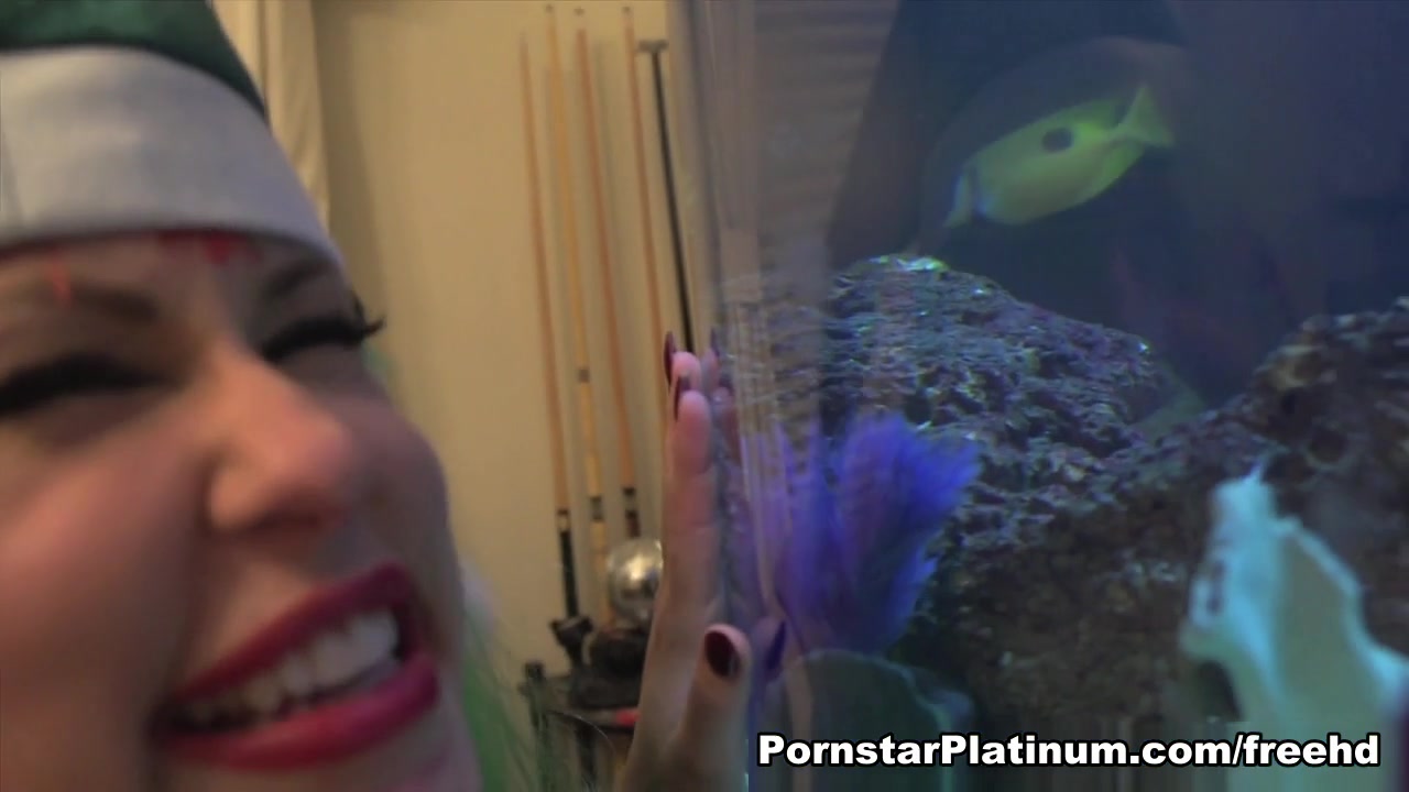 Savana Styles in Bad Elf - PornstarPlatinum