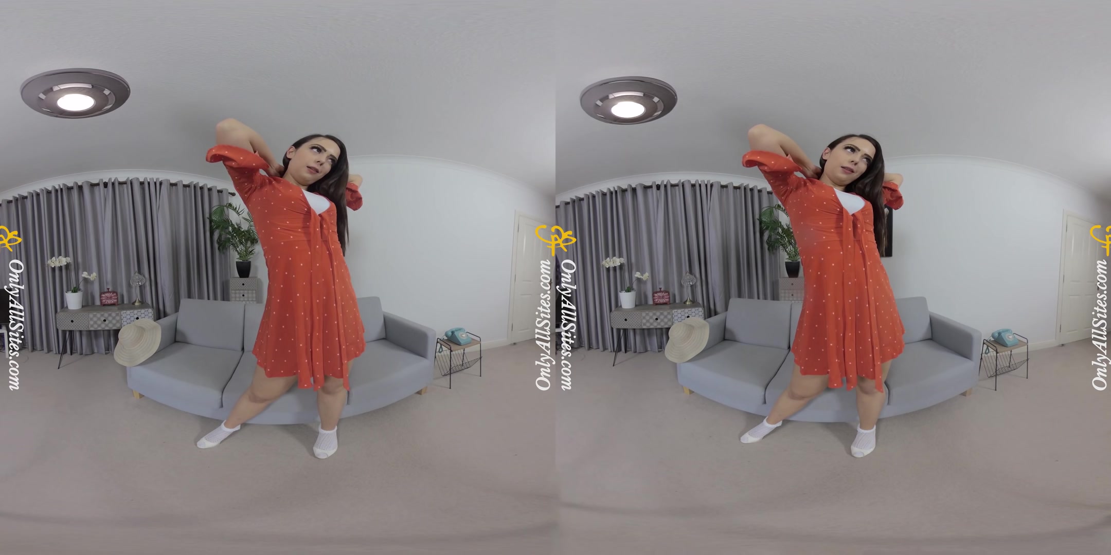 Alicia - Sexy Brunette - OnlyTease