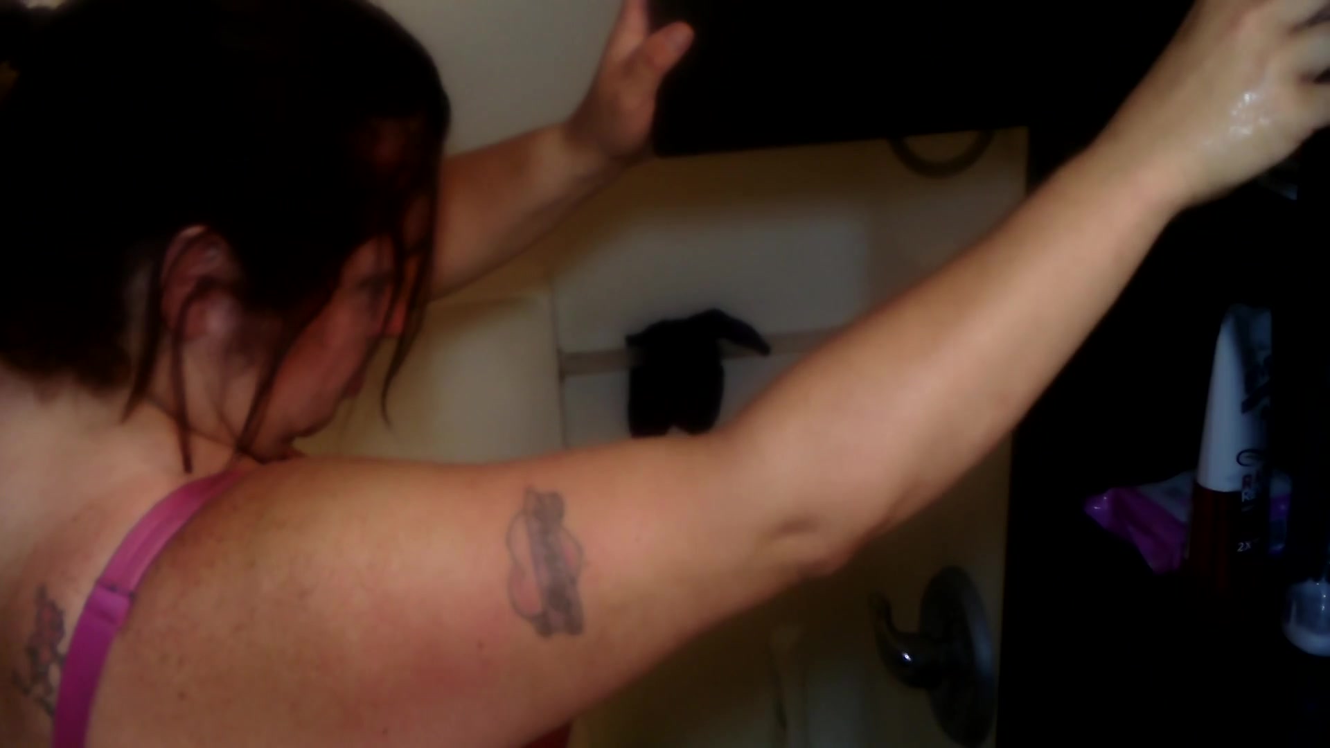 Sexy Bbw Showers With Her New Vibrator - Sexynebbw