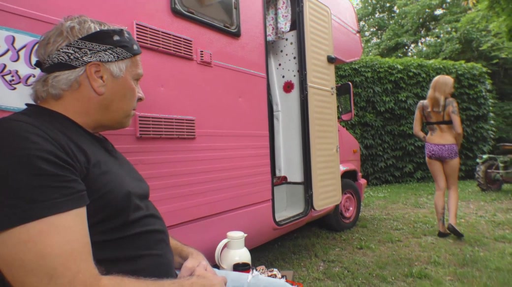 Happy Outdoor German Campers - MagmaFilm