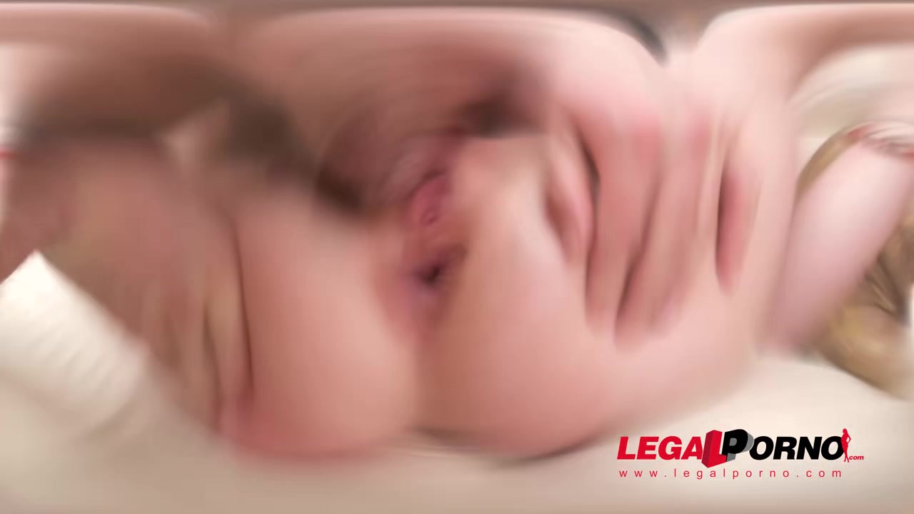 Bella Angel is a piss drinking slut! SZ2437