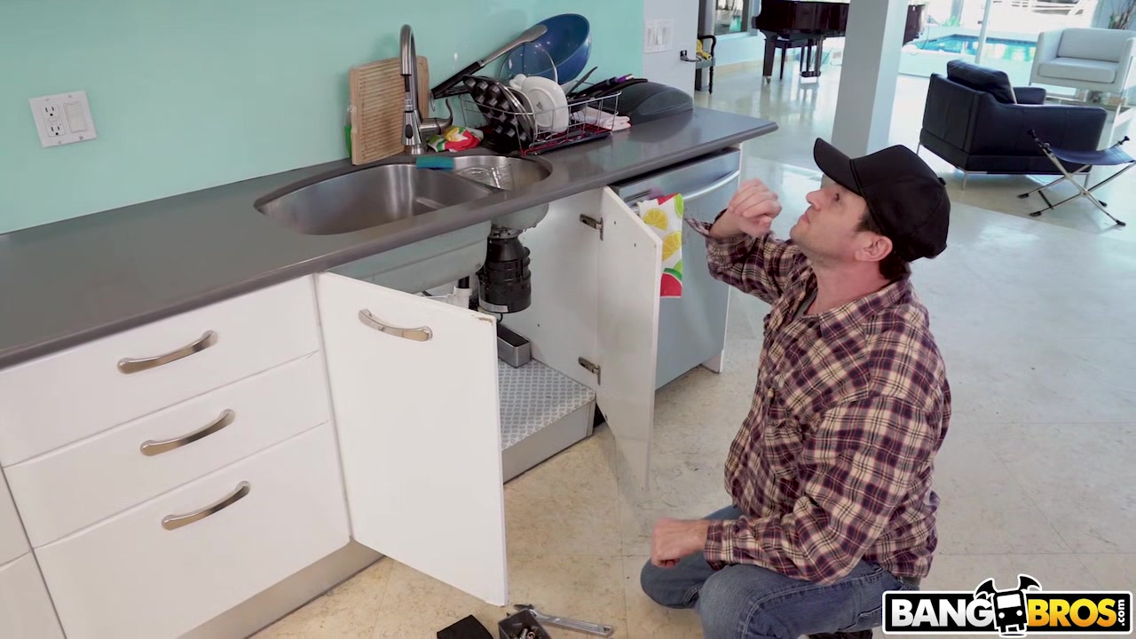 Victoria Cakes Fucks The Plumber