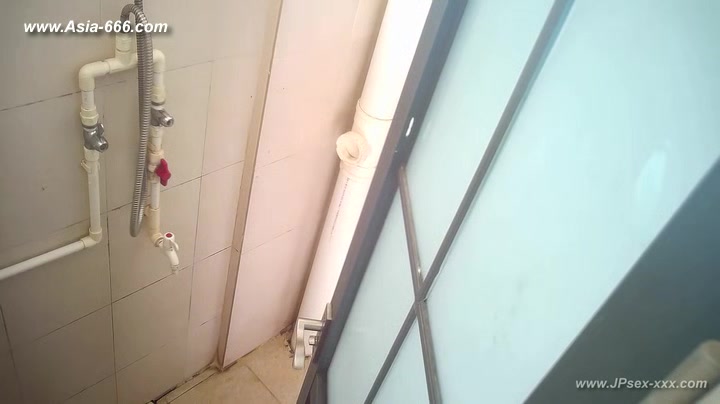 peeping chinese girls bathing.31
