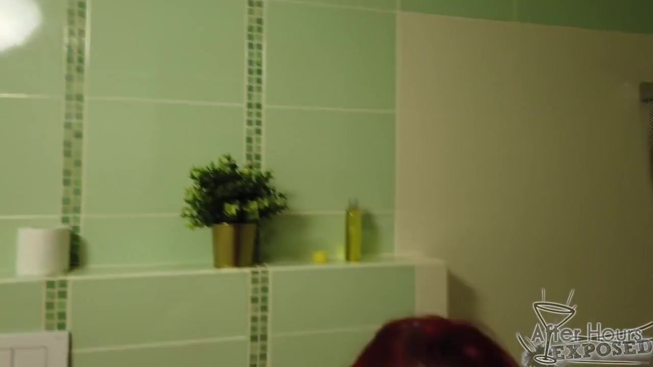 Stunning Amateur Redhead Gives Amazing Blowjob With Swallow