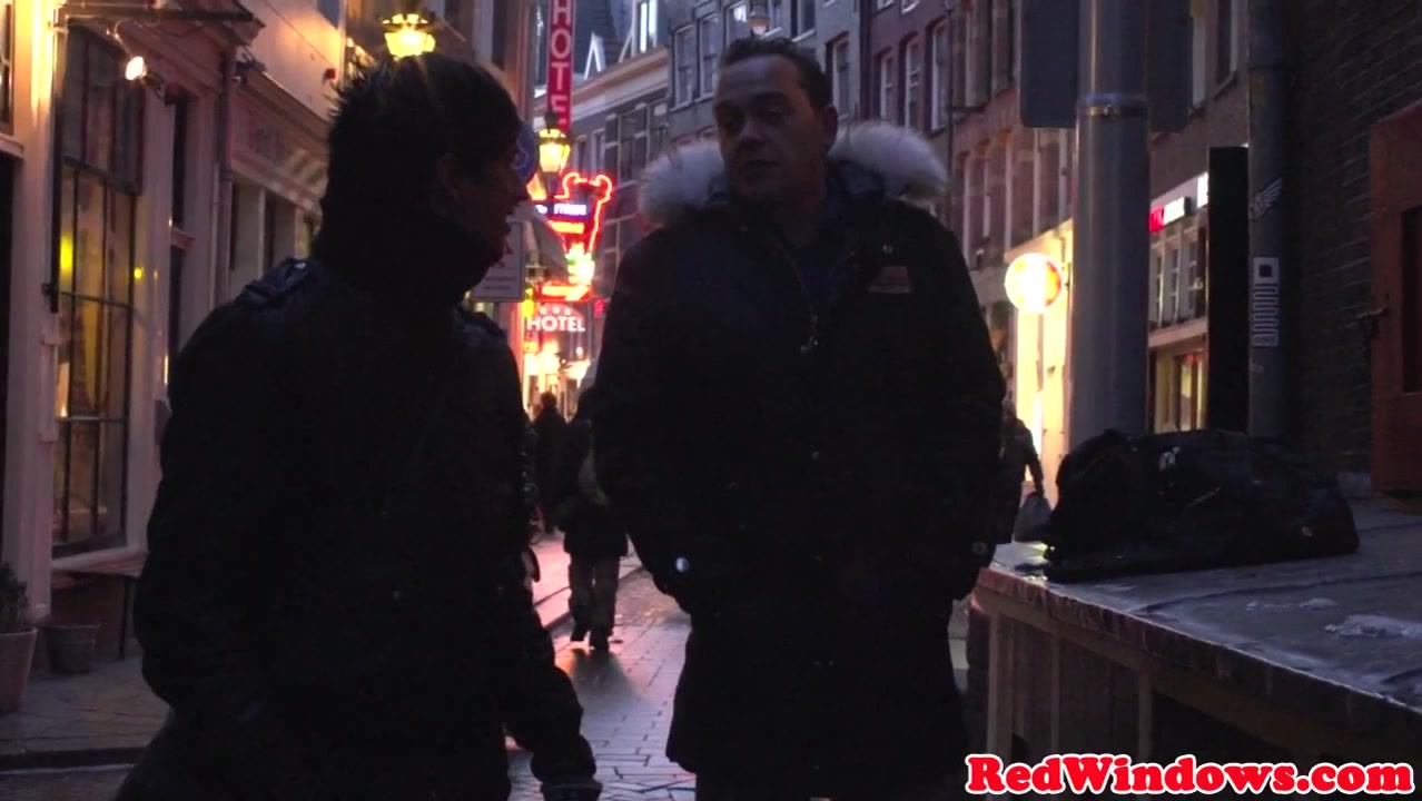 Curvy amsterdam hooker being doggystyled