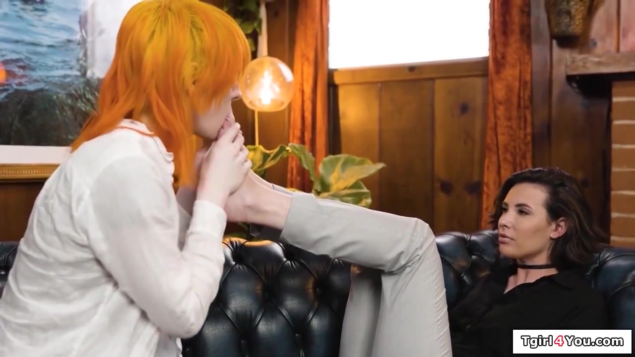 Jean Hollywood, Holly Wood And Casey Calvert In Trans Femboy Fucks Doctor