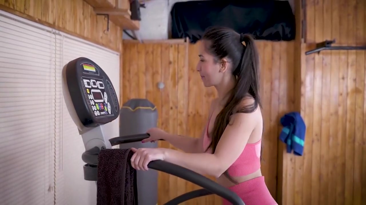 Moona Snake And Capitano Eric In Sex In The Gym For Young Girl And Her Personal Coach With And 4 Min