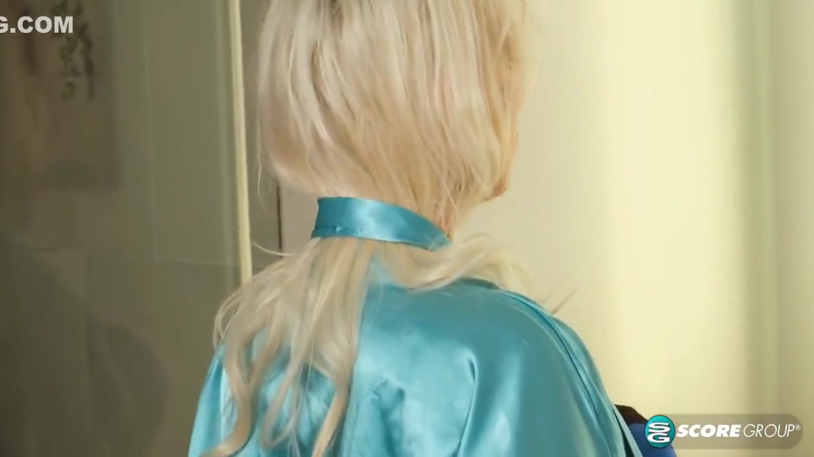 Lacy Jane - Gets Her Pussy Ready