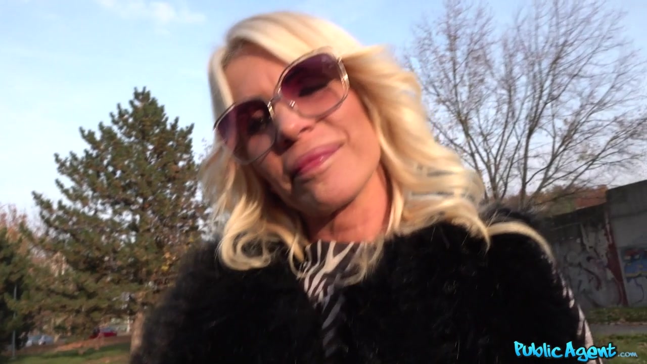 Erik Everhard & Tiffany Rousso in Spending his winnings on MILF - FakeHub