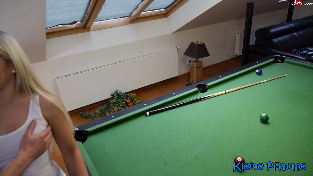 Kleine-lisa - Beim Billard Spiel