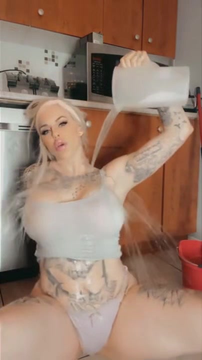 Goddess Hot Way Of Cleaning The Kitchen - Pornhubcom