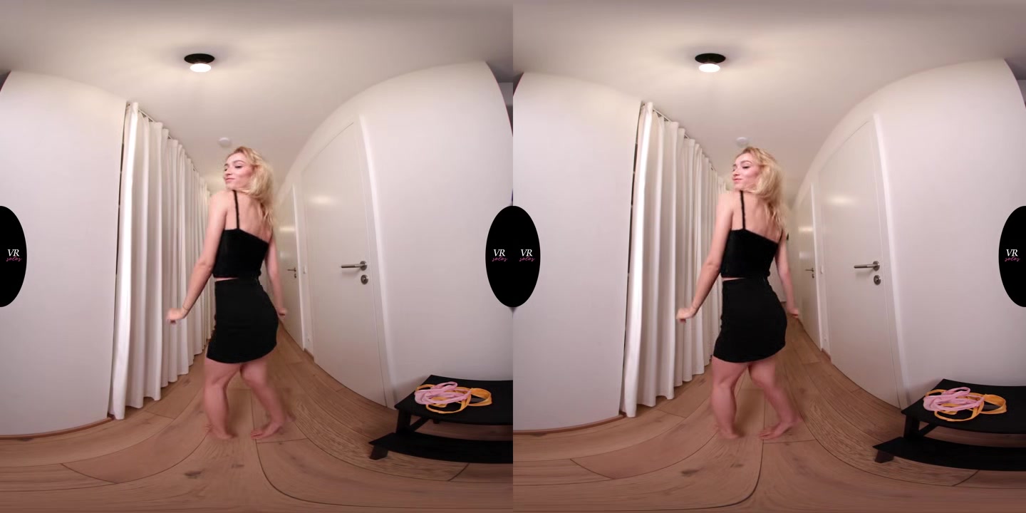 Incredible Blonde Babe is Jilling' Off - VRsolos