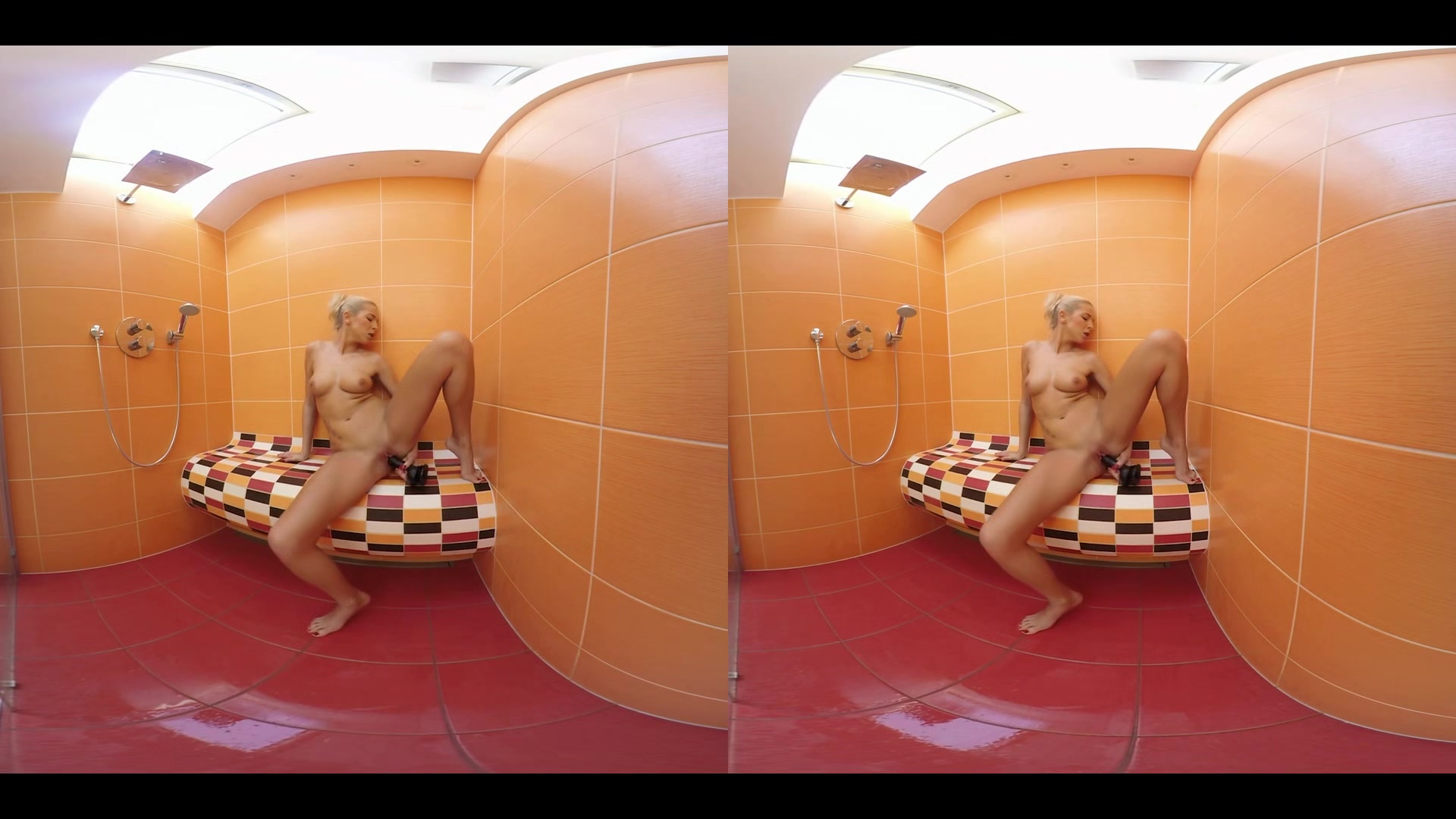 Watch her in the shower - RealityLovers