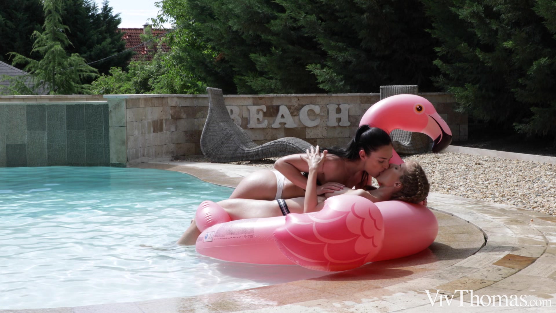 Wet And Wild - Emelie Crystal & Lee Anne - VivThomas