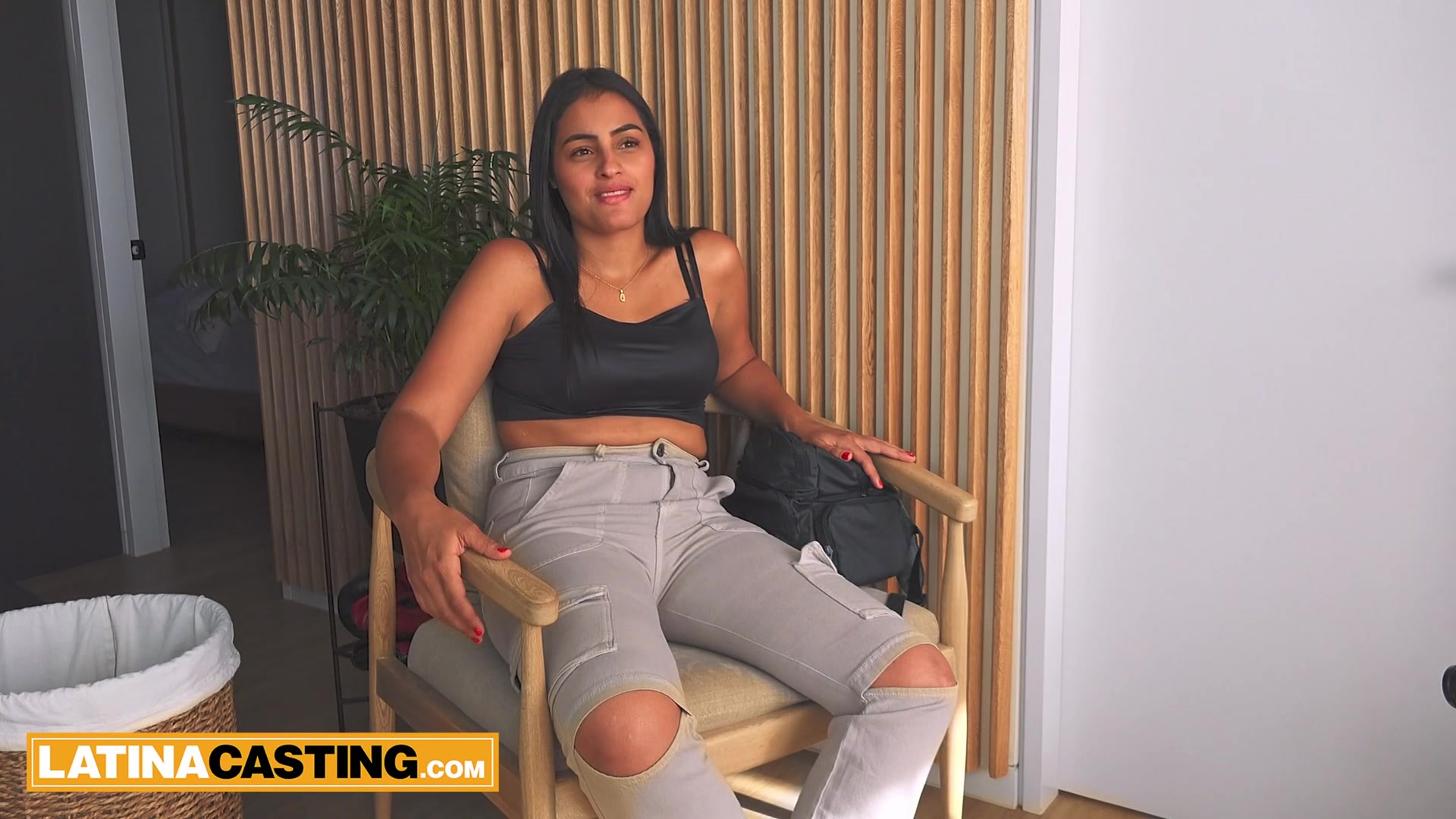 Curvy lingerie model goes all the way to get the job at the audition!