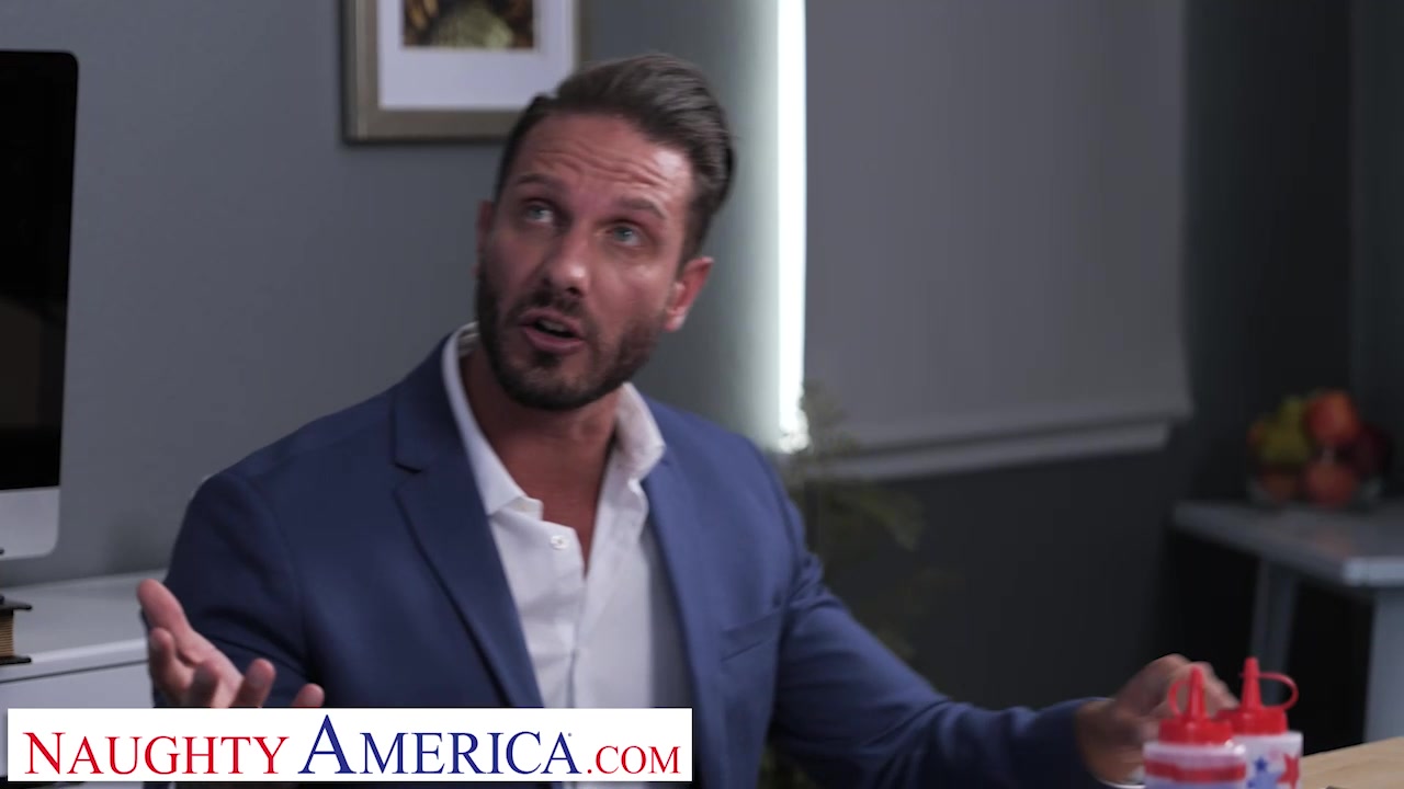 Big tit blonde MILF of a bombshell Brandi Love fucks favorite employee to celebrate Independence Day