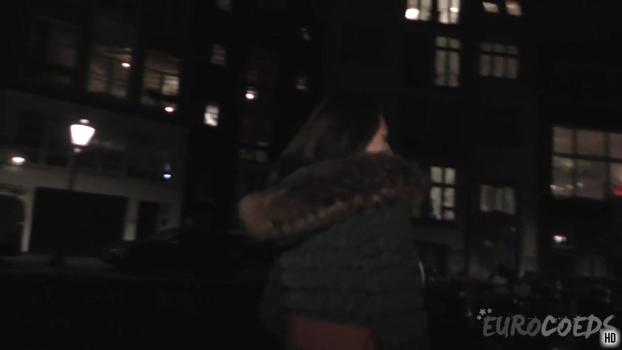 A Night Living On The Red Light District In Amsterdam With Mira - EuroCoeds