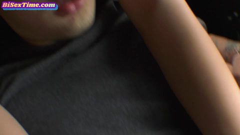 Babe shares bisexual boyfriend in trio before cumshot