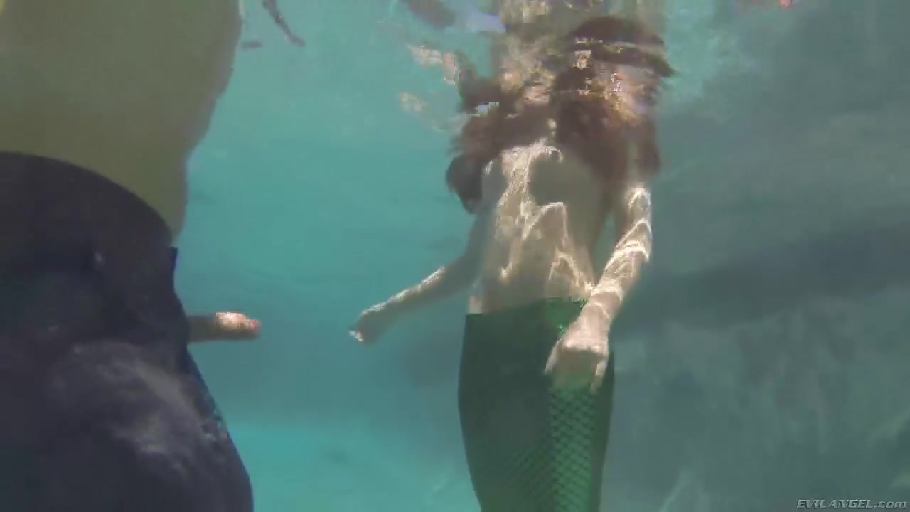 Quick Bj from a mermaid