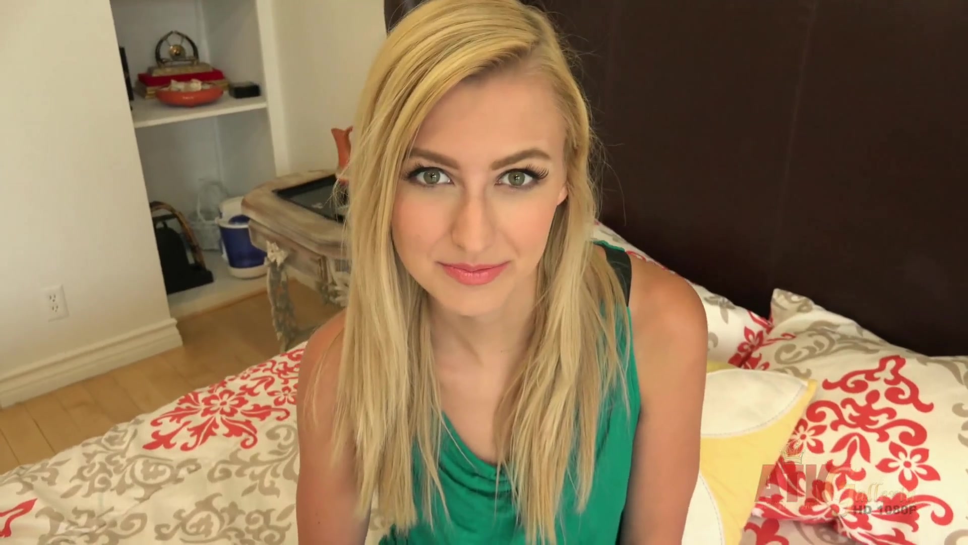 Lovely Alexa Grace loves rubbing her wet pussy