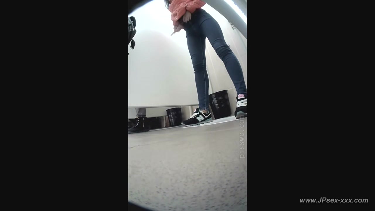peeping blondes go to toilet.77