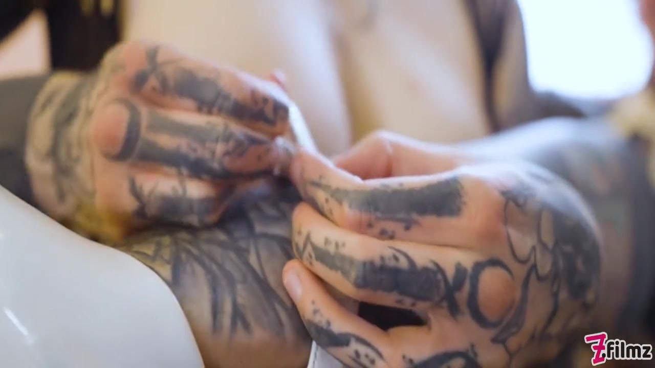 Burlesque Tattooed Minxs Big Tits Strap-on Fuck - Nux Vomica And Lily Lu