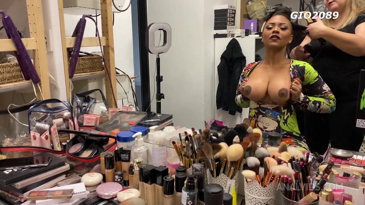 Behind the scenes #64, Eveline Dellai, Silvia Soprano, Sandra Soul and others. More info in description XF125 - AnalVids