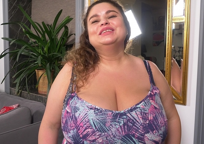 Clothed Cleavage Welcome - RealAnnaKatz