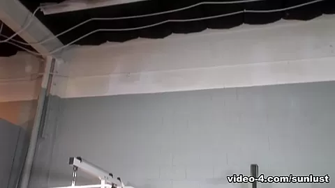 Sophia Lynn & Ron Jeremy in Pussy Stretching Video