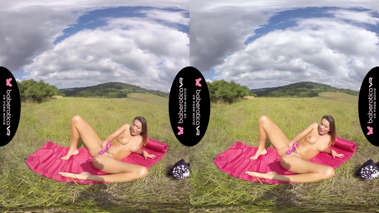 Vanessa Decker And Virtual Reality In Solo Girl Masturbates Outdoors, In Vr