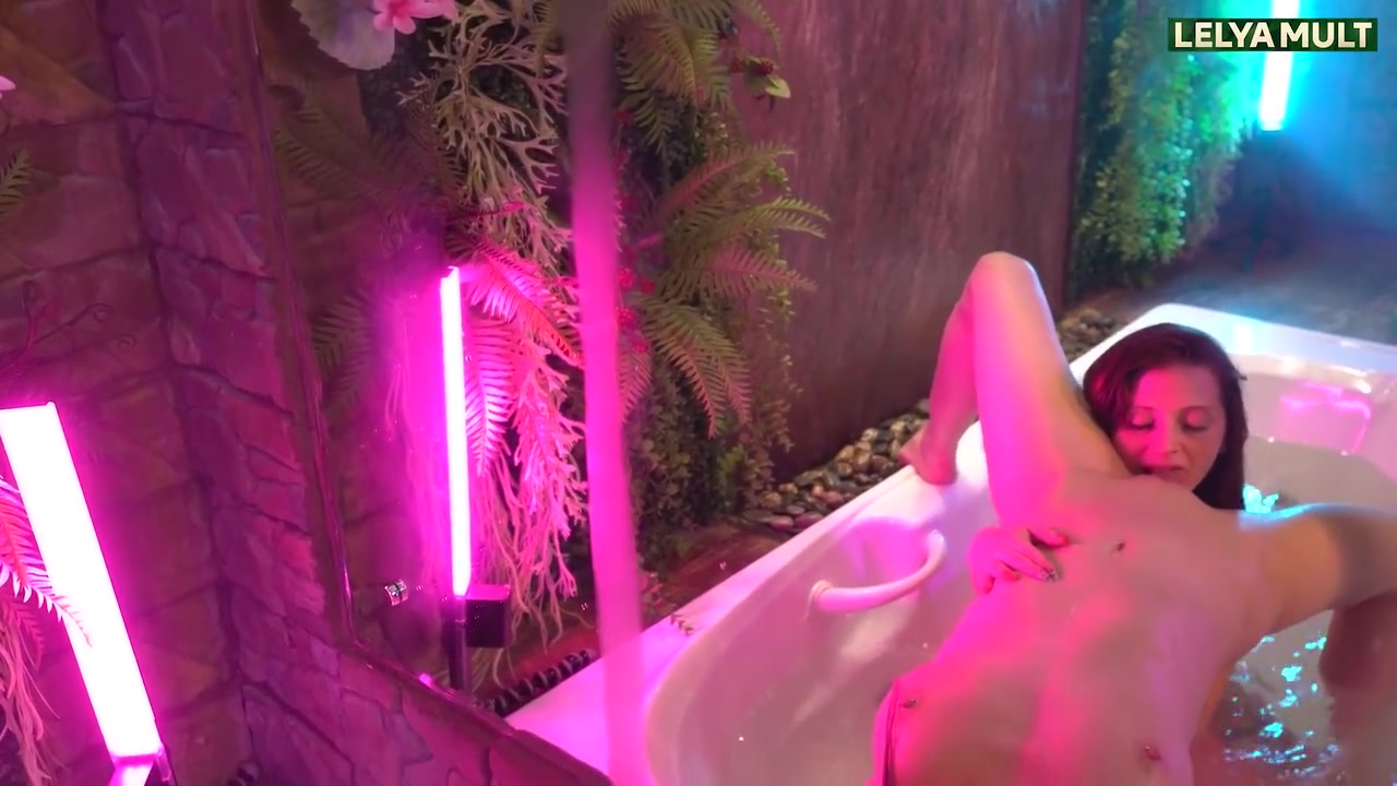 Steamy Lesbian Hot Tub Session With Dildo & Passionate Kissing With Sata Jones And Lelya Mult