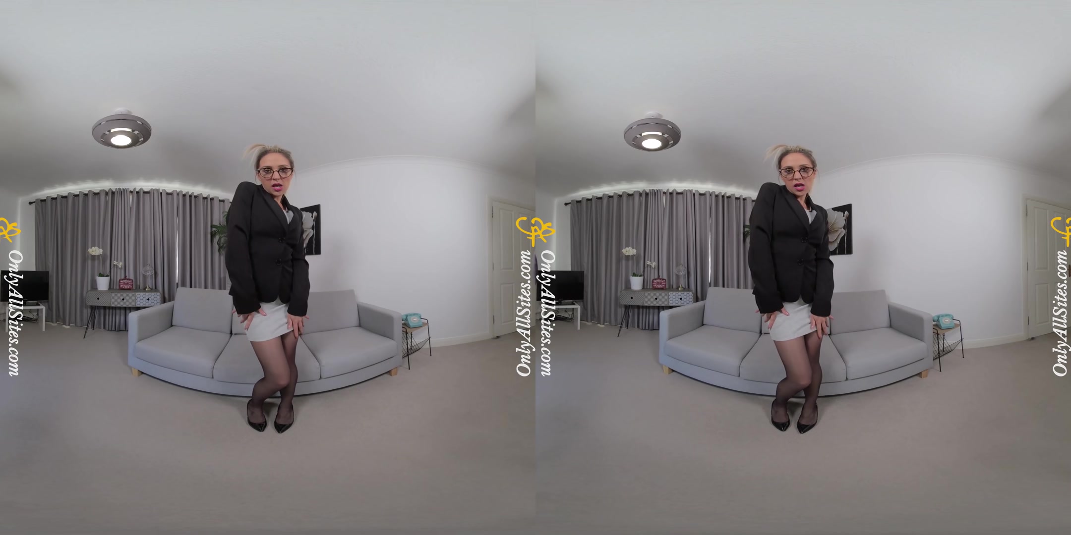 Samantha - Sexy Secretary - OnlyTease