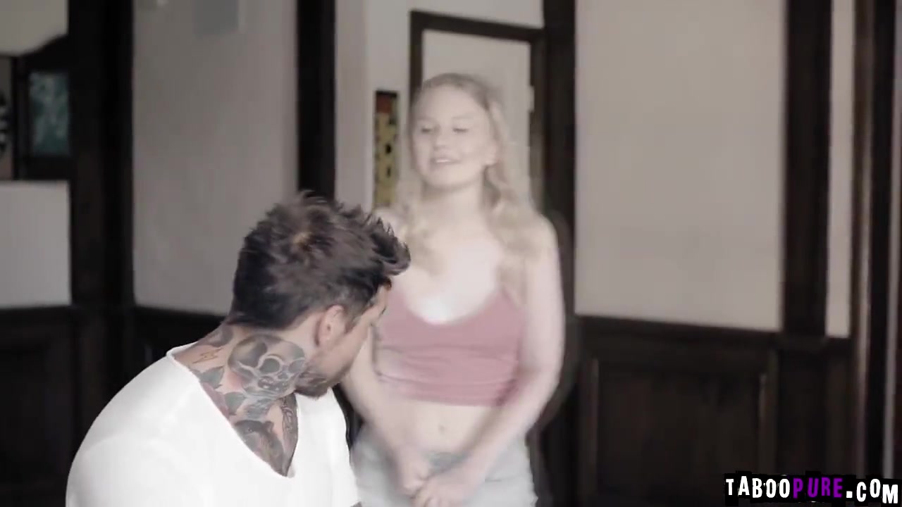 Hot Guy Fucks Lily Riders Face As He Lays Her Down On T