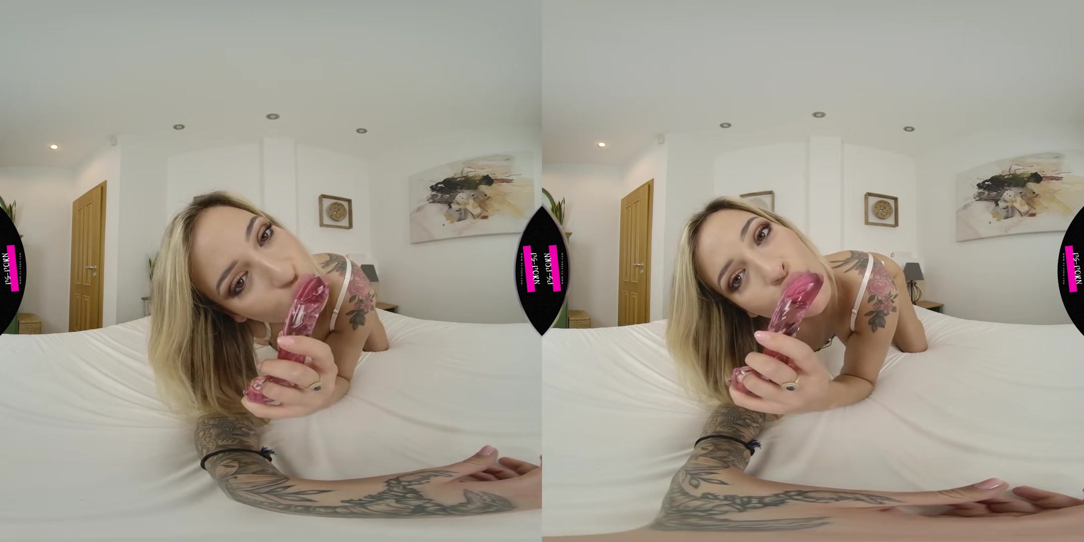 Ria Sunn Masturbates Her Pussy