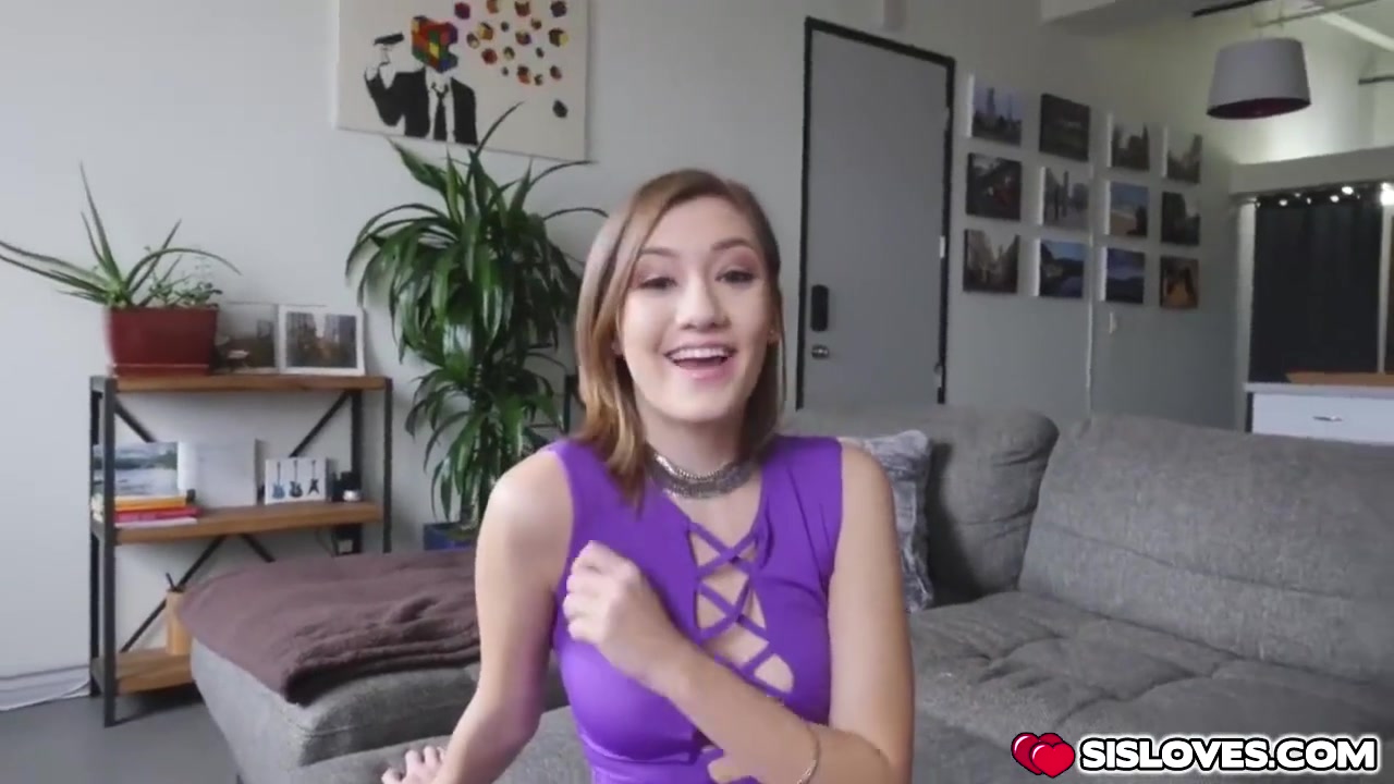 Horny Hot Babe Eating Pink Juicy Pussy - Riley Mae