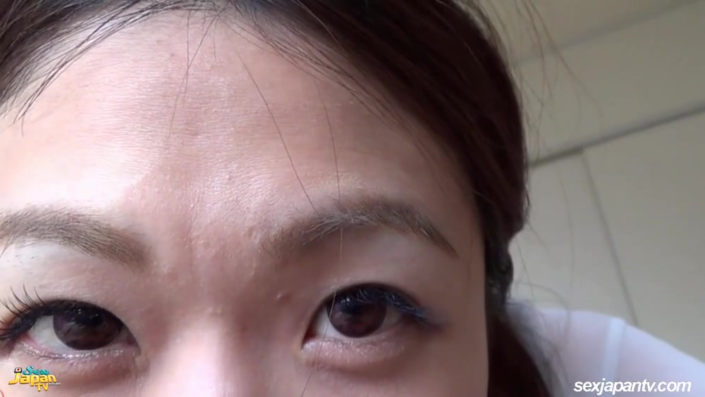 Mari Shows Off One Titty - SexJapanTV