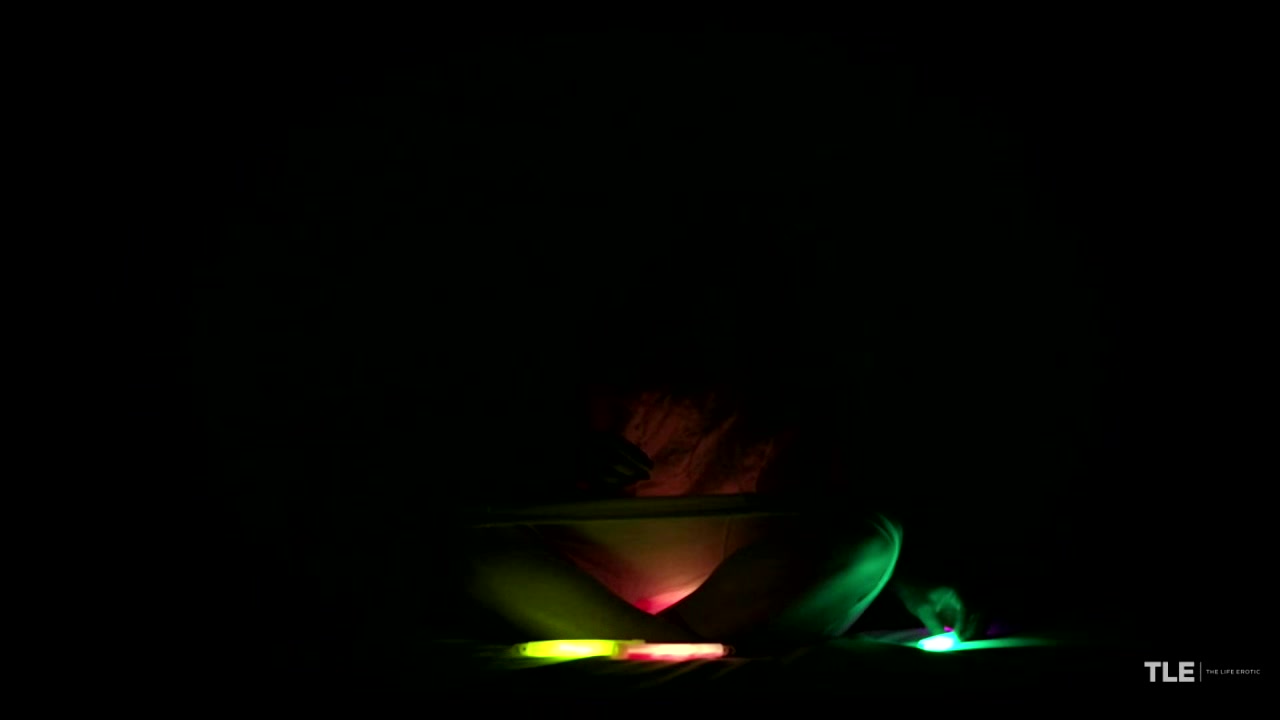 Glow Of The Night - Lisa Dawn - TheLifeErotic