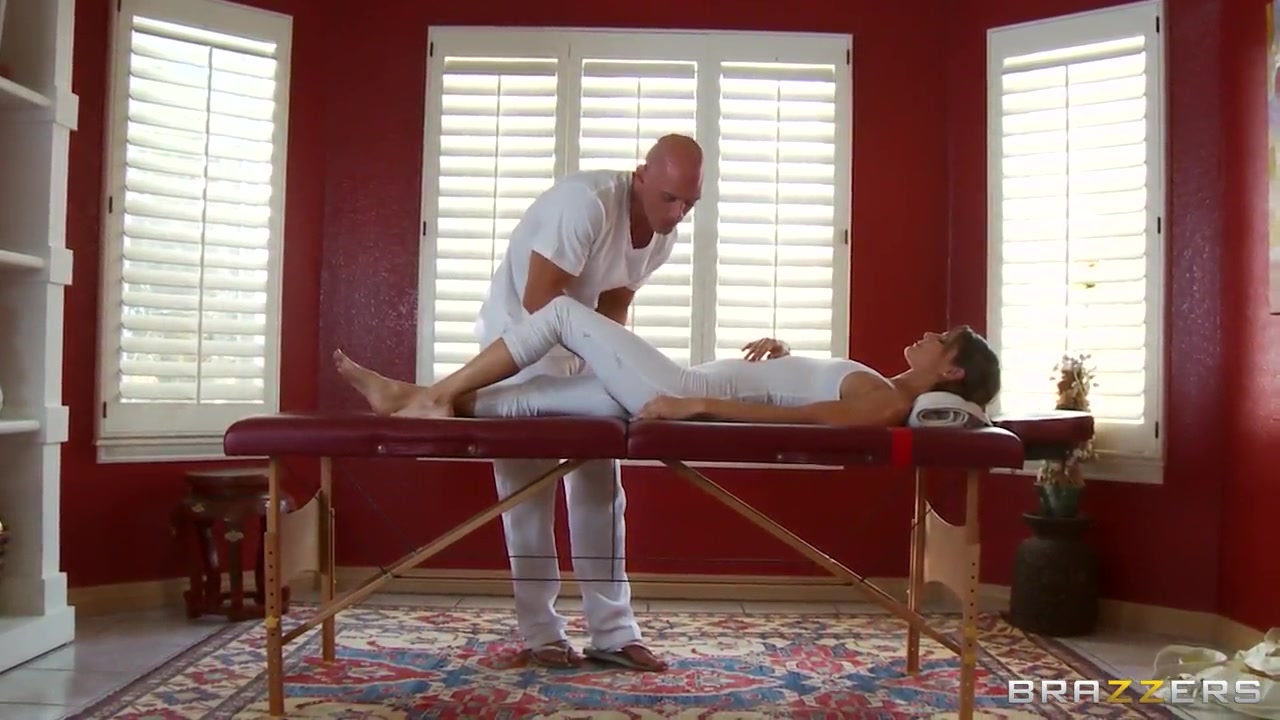 Jenni Lee is stretching her muscles before hardcore sex