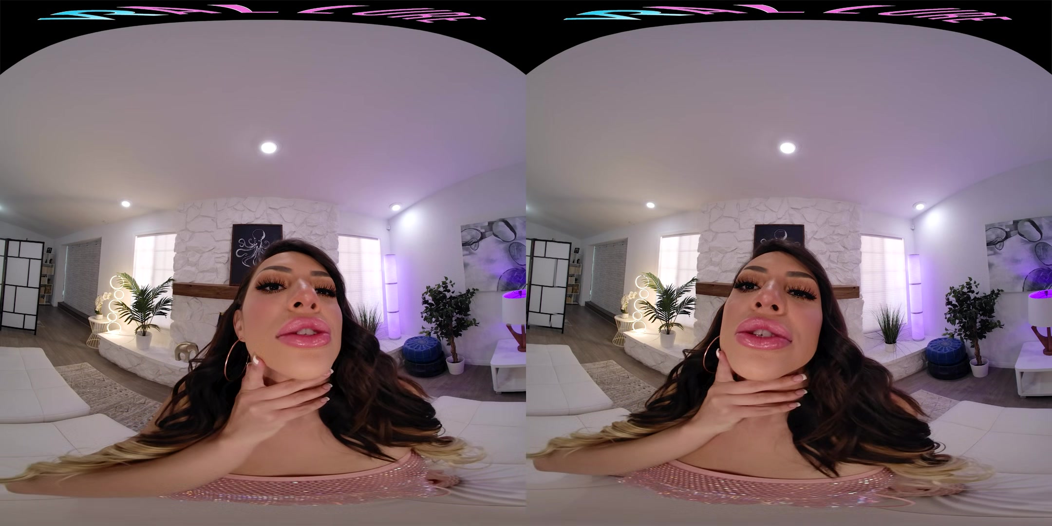 Gorgeous Latina rides her sex toy in virtual reality